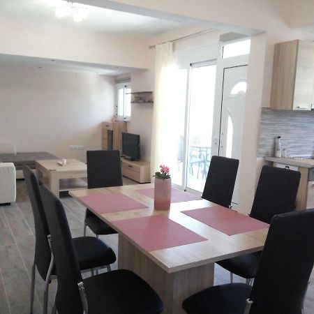 Helios & Elia Family Apartment เลียปาเดส ภายนอก รูปภาพ