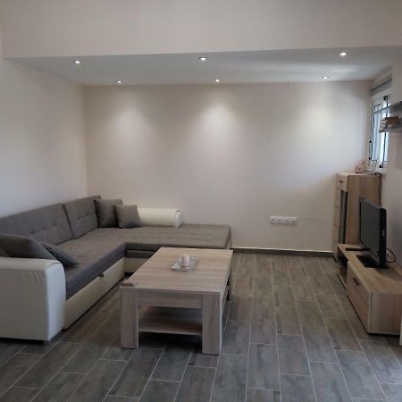 Helios & Elia Family Apartment เลียปาเดส ภายนอก รูปภาพ