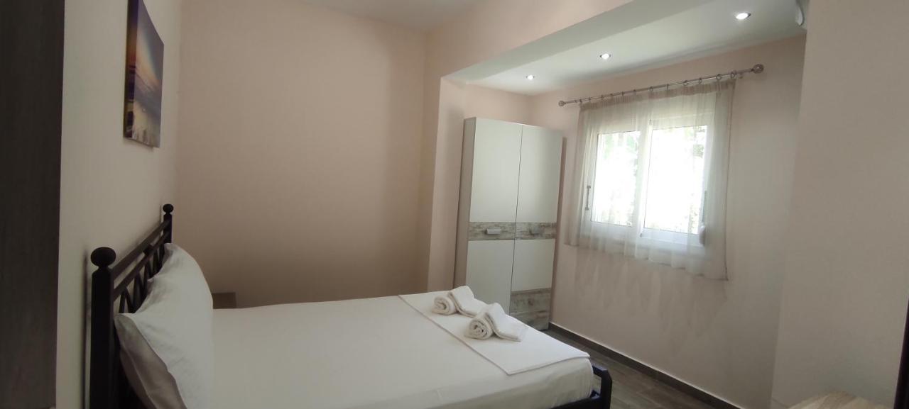 Helios & Elia Family Apartment เลียปาเดส ภายนอก รูปภาพ