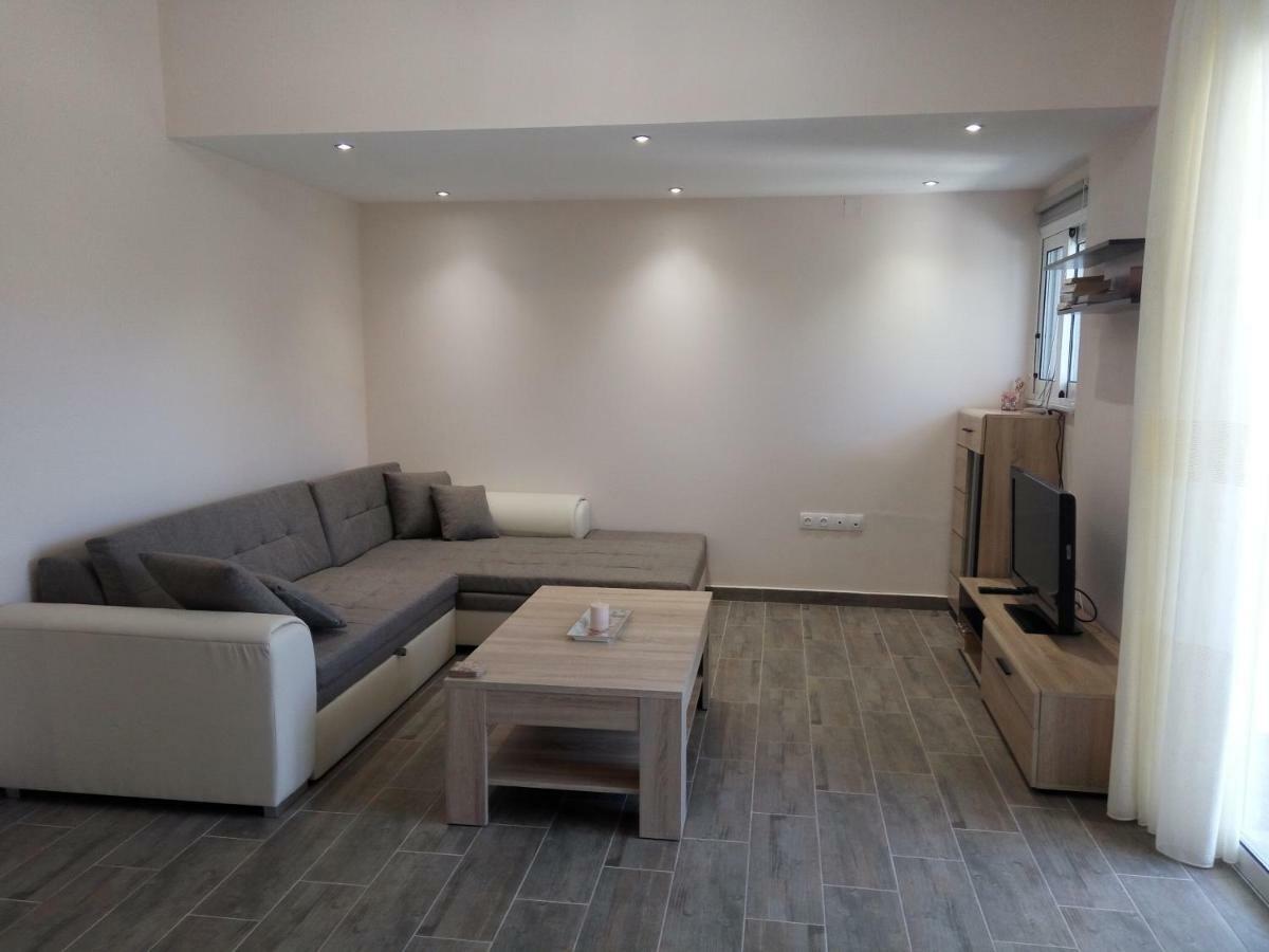 Helios & Elia Family Apartment เลียปาเดส ภายนอก รูปภาพ
