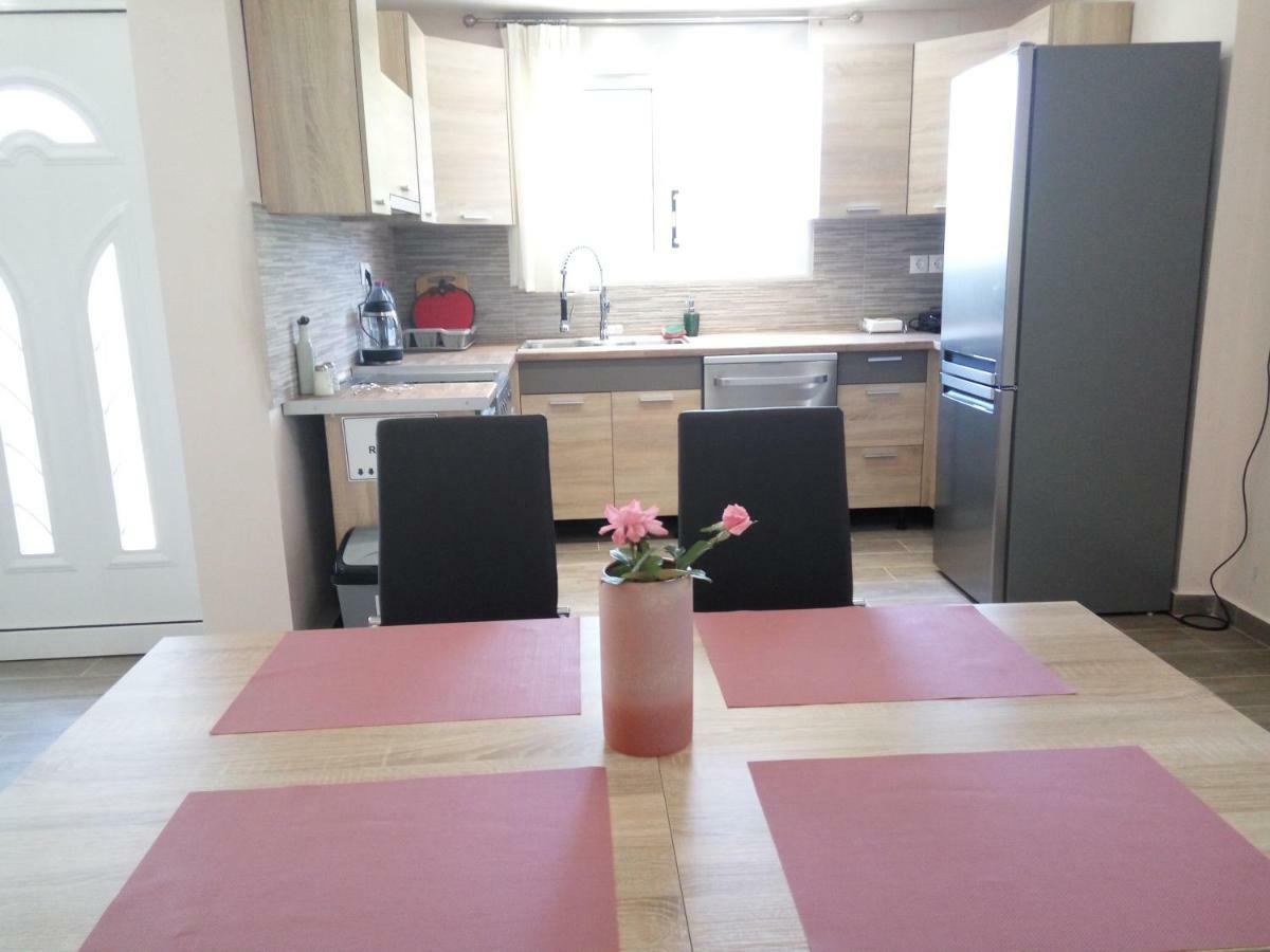 Helios & Elia Family Apartment เลียปาเดส ภายนอก รูปภาพ
