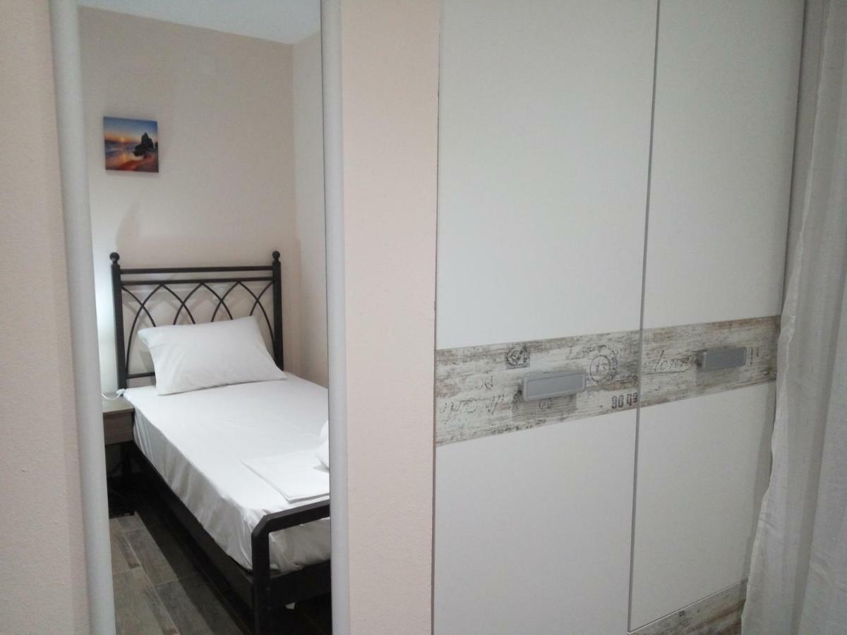 Helios & Elia Family Apartment เลียปาเดส ภายนอก รูปภาพ